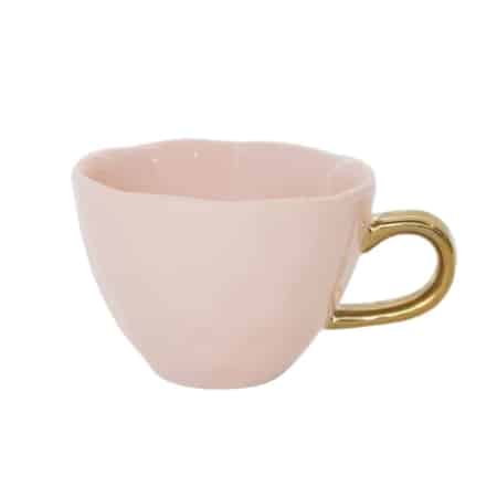 Start je dag heerlijk ontspannen met de Good Morning Cup van Urban Nature Culture. Hoe vroeg je ochtend ook is, elke Good Morning mok brengt een glimlach op je gezicht.  De mok is gemaakt van porselein en heeft een mooie organische vorm met een handgeschilderd gouden oortje. 