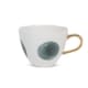 Start je dag heerlijk ontspannen met de Good Morning Cup van Urban Nature Culture. Hoe vroeg je ochtend ook is, elke Good Morning Cup brengt een glimlach op je gezicht. De mok is gemaakt van porselein en heeft een mooie organische vorm met een handgeschilderd gouden oortje.