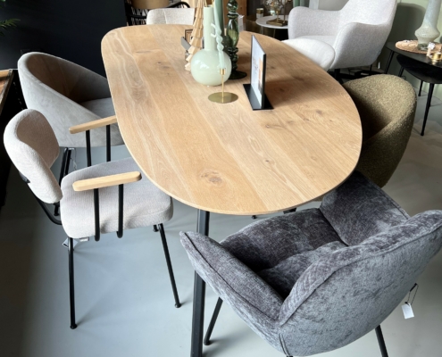 DYYK eetkamerstoelen collectie en Spott eettafel